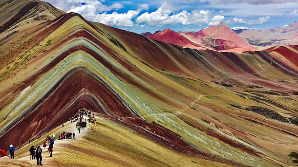 Bunte Gestinsformation im isländischen Landmannalaugar-Vulkanpark