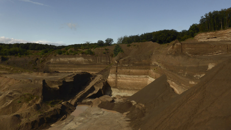 Steinbruch zum Abbau vulkanischer Ablagerungen in der Eifel